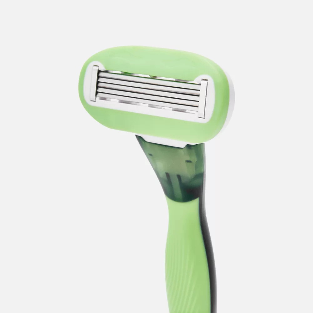 Green razor with blades