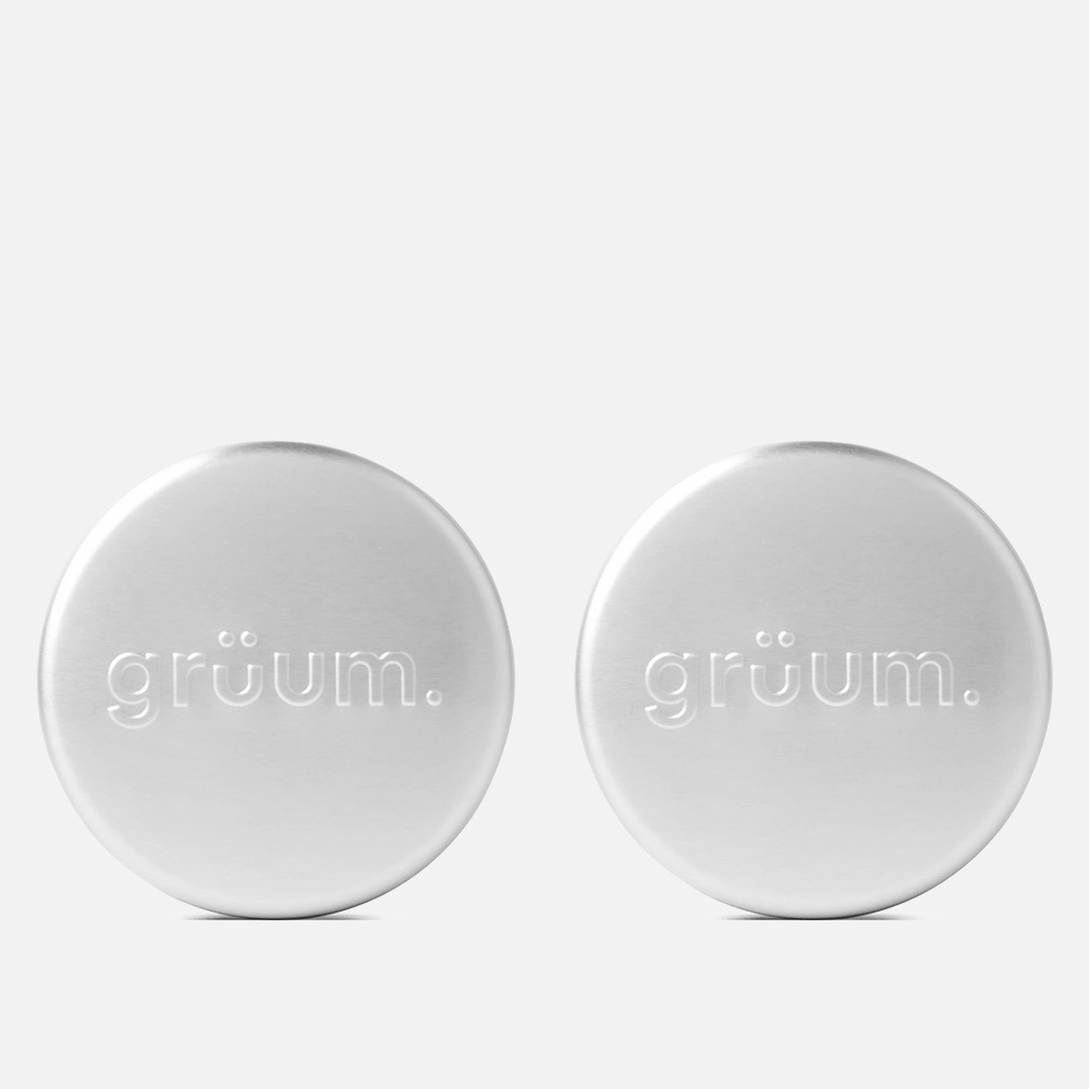 Two silver tins with 'grüum' text.