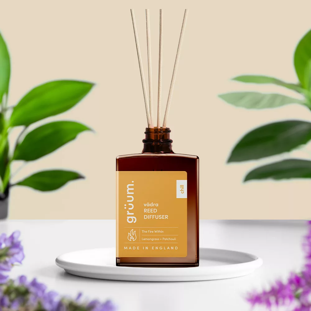 vädra Reed Diffuser Set – The Fire Within scent with glass bottle and four rattan reeds, 30ml by grüum