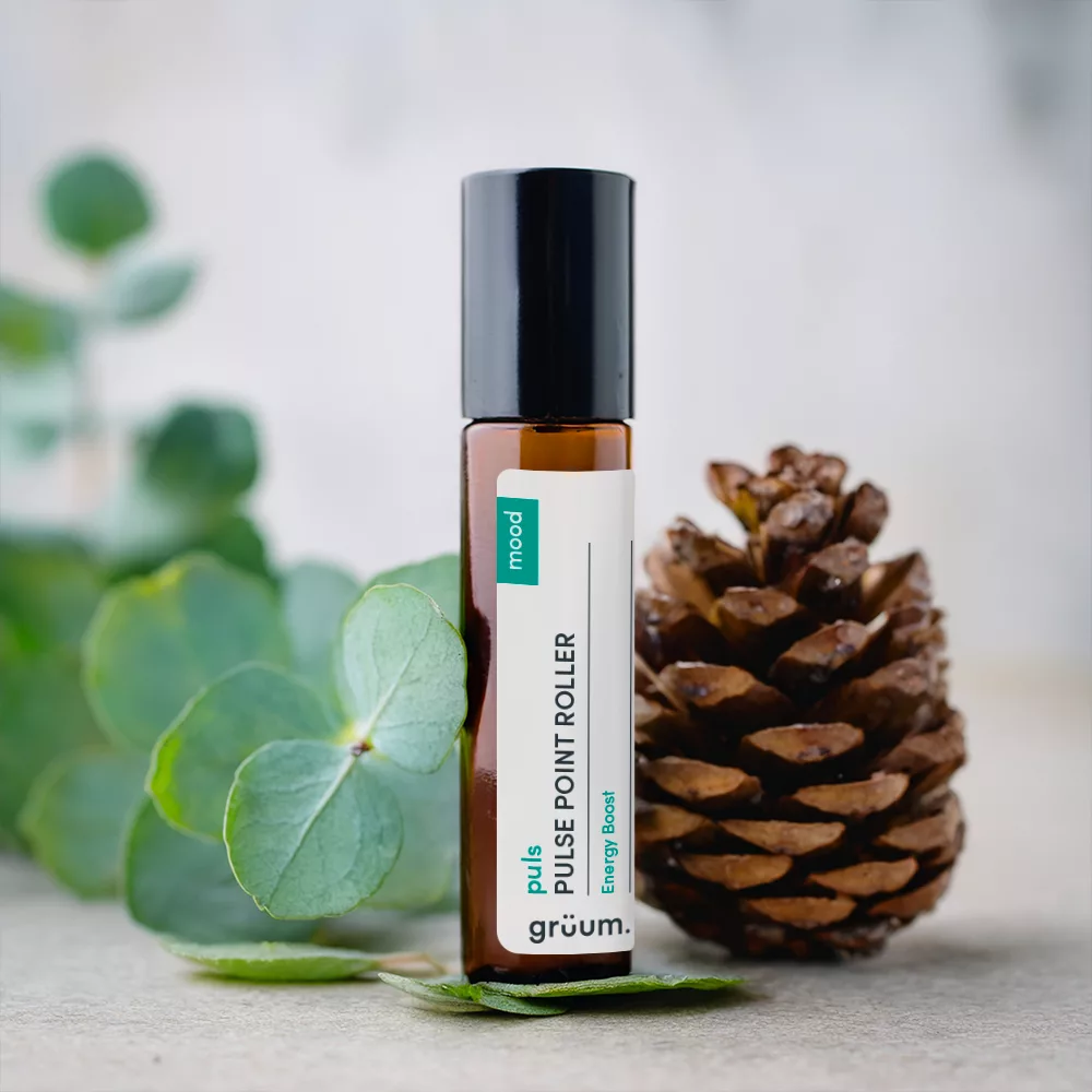 Pulse point roller, leaves, and pinecone