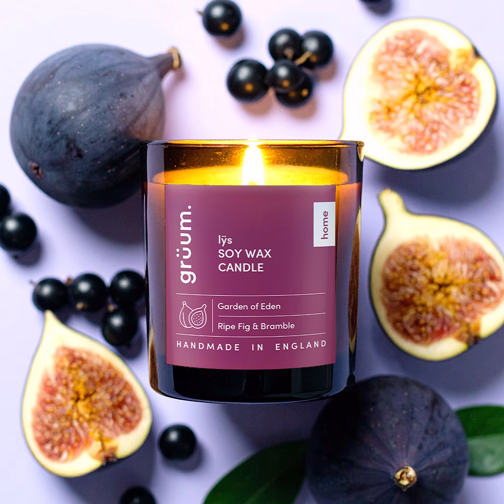 Candle with figs and berries